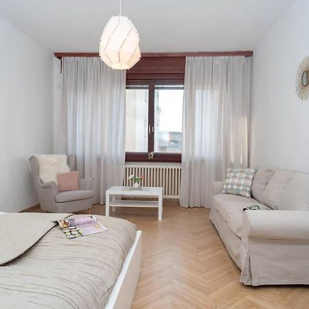 Convenient Apartment In The Heart Of Downtown Budapest Exterior photo