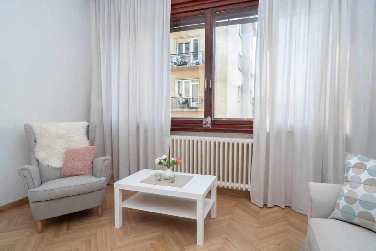 Convenient Apartment In The Heart Of Downtown Budapest Exterior photo